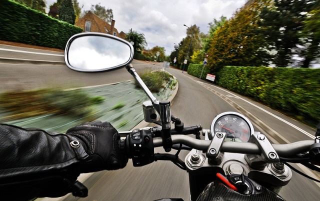 Comment se passe le permis moto en accéléré ?