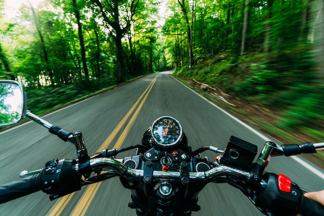 Faire un Road Trip à Moto ou en Voiture ?