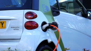 Voitures électriques : avantages, fonctionnement et conseils pour bien choisir en 2026